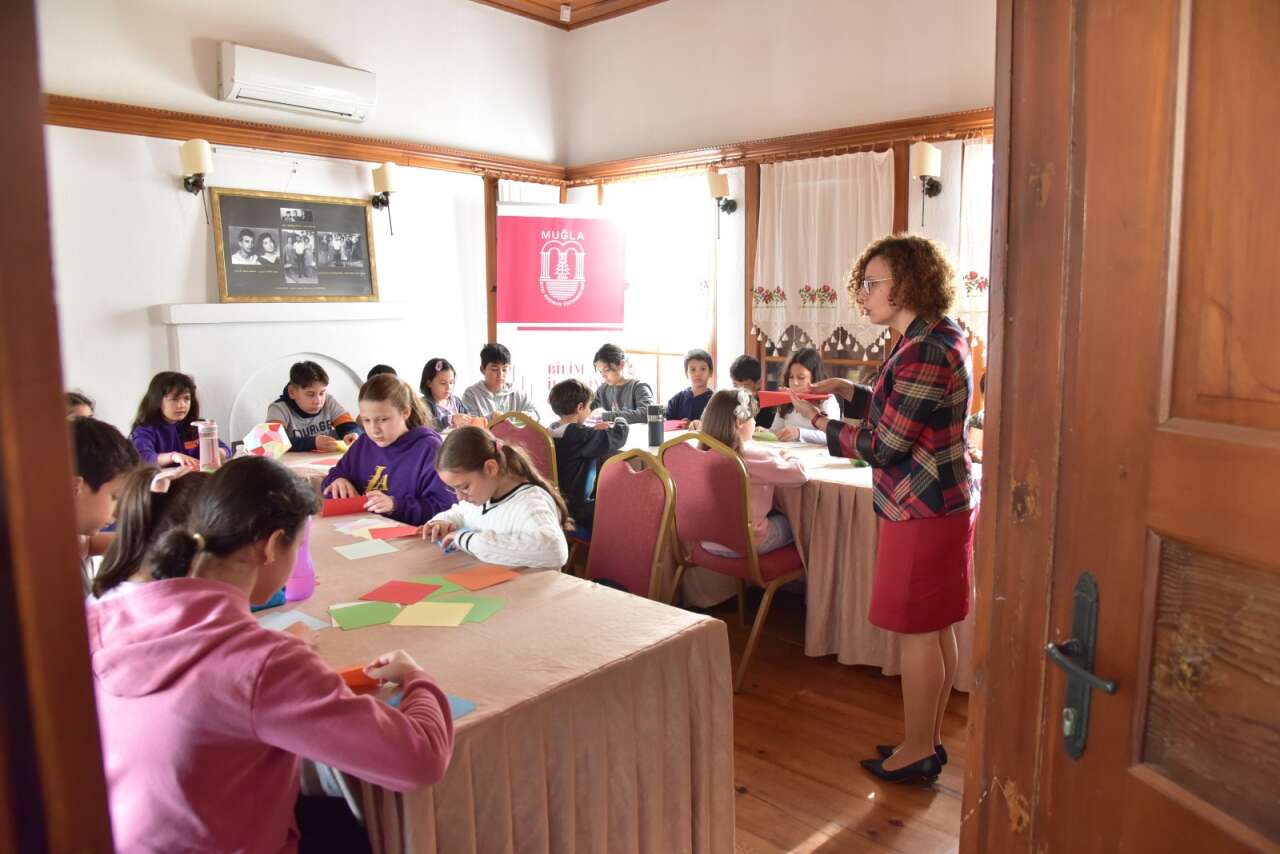 MSKÜ’de Origami Atölyesi: Çocuklar Katlayarak Geometrinin Sırlarını Öğrendi 7